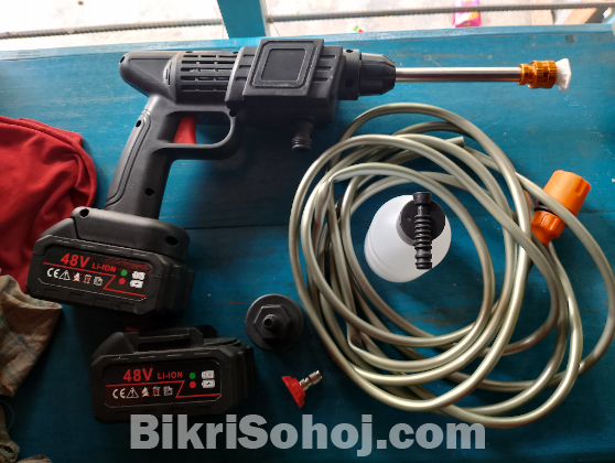 Rechargeable spray gun